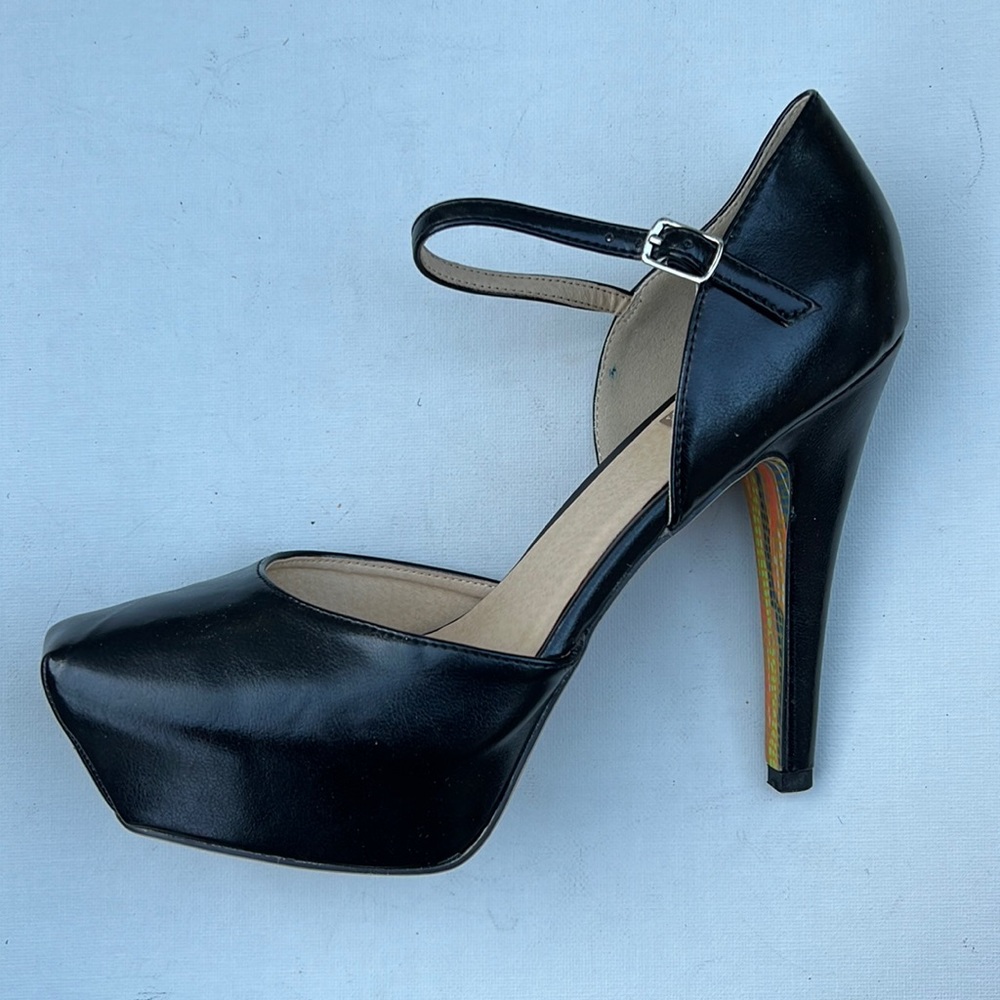 Fahrenheit Black Platform Mary Janes. Size 10. New in box.
